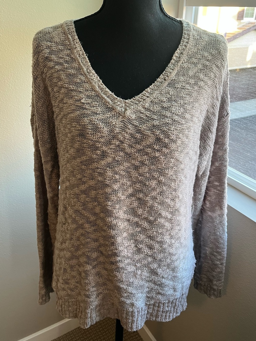 Wild Pearl V-Neck Lightweight Knit Sweater in Taupe Gray